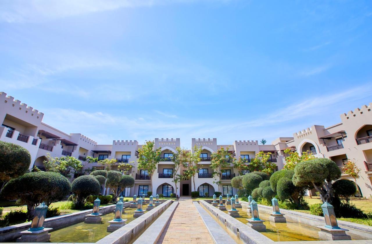 Pickalbatros Sands พอร์ตกาลิบ ภายนอก รูปภาพ The resort's main entrance