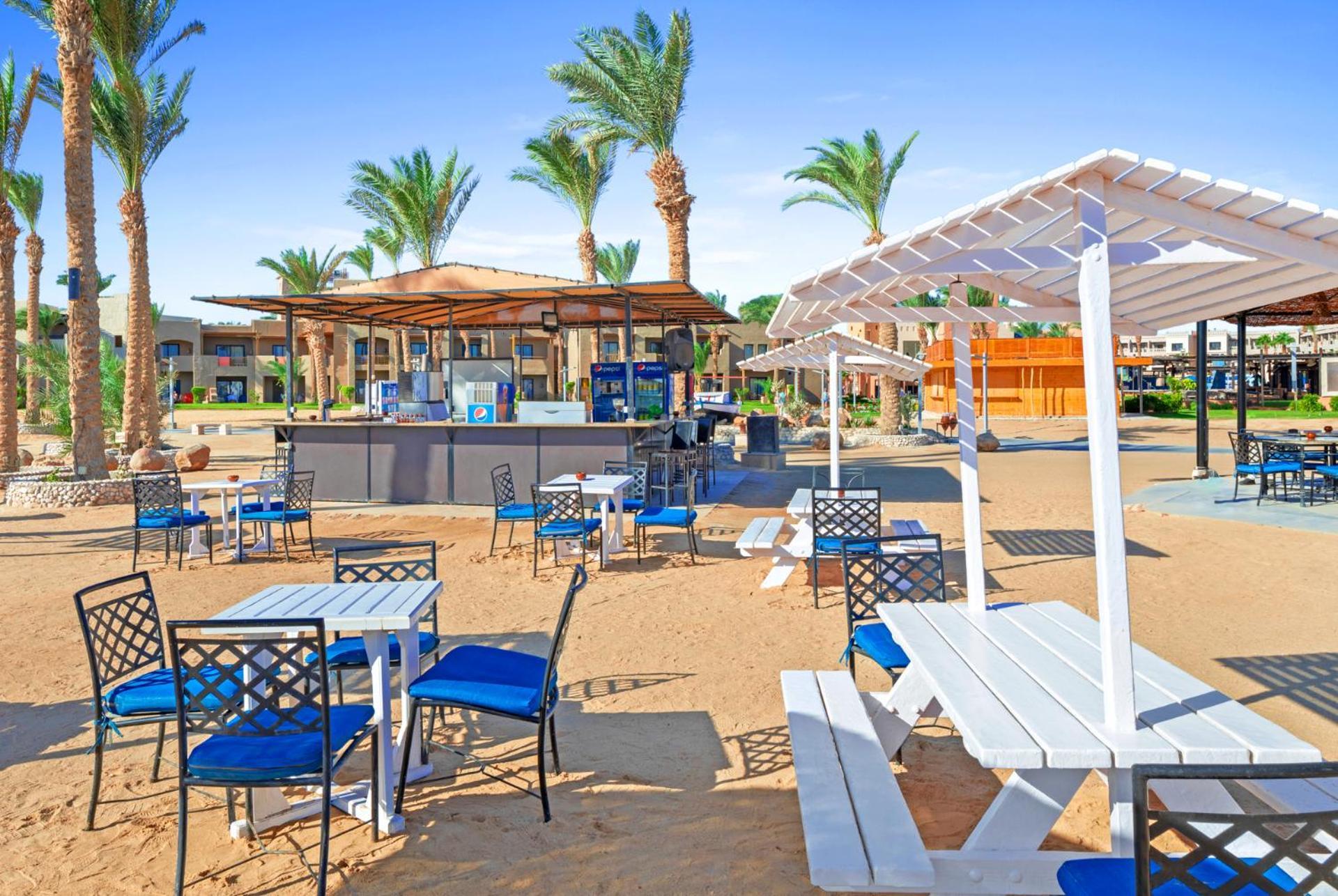 Pickalbatros Sands พอร์ตกาลิบ ภายนอก รูปภาพ Beach bar at a resort in Egypt